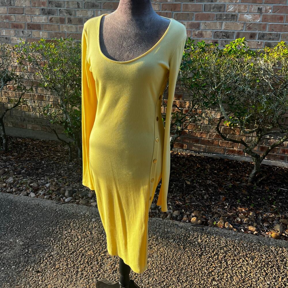 Guess Yellow Fitted Scoop Neck Ribbed  Midi Gold Button Detail Dress Sz M - Picture 2 of 7